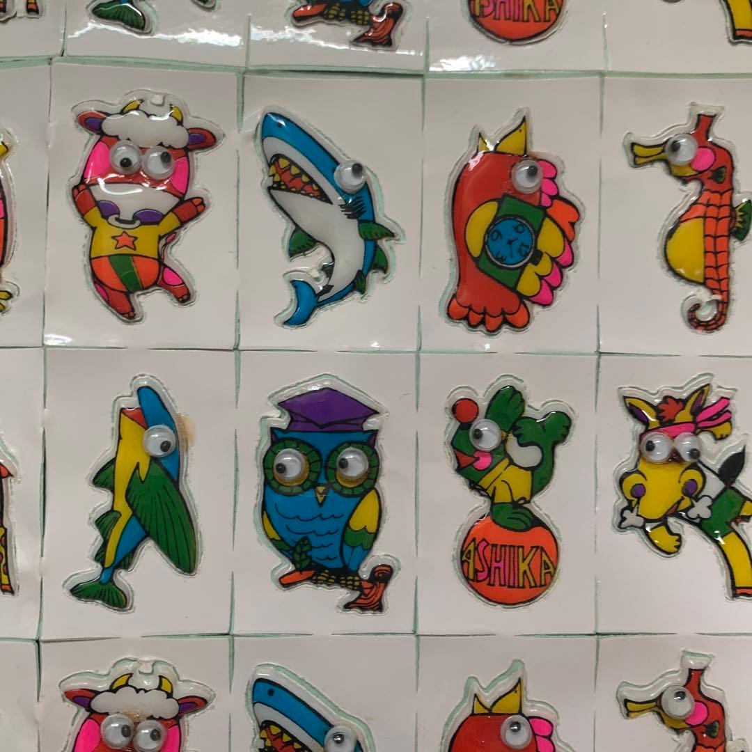 目が動く！プチプチシール！非売品！カラフル動物キャラクター - メルカリ