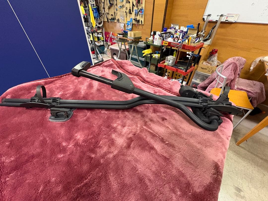 THULE 自転車キャリア ルーフ用 ブラック 2台有ります。