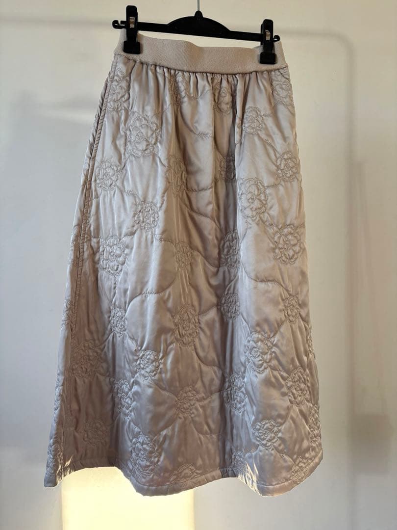 INGEBORG インゲボルグ　刺繍入りキルティングフレアスカート ベージュ