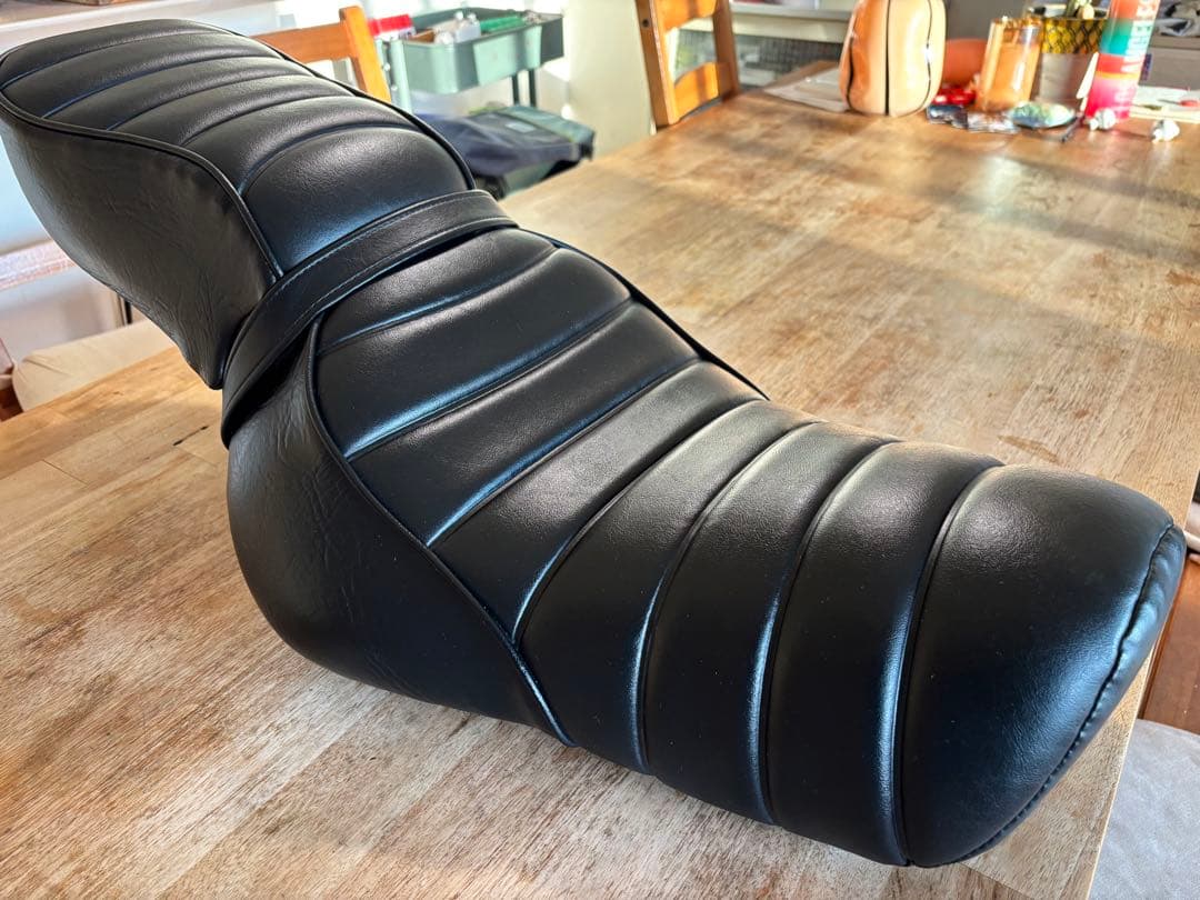 ハーレー スポーツスター 純正 アイアン1200 タックロールダブルシート