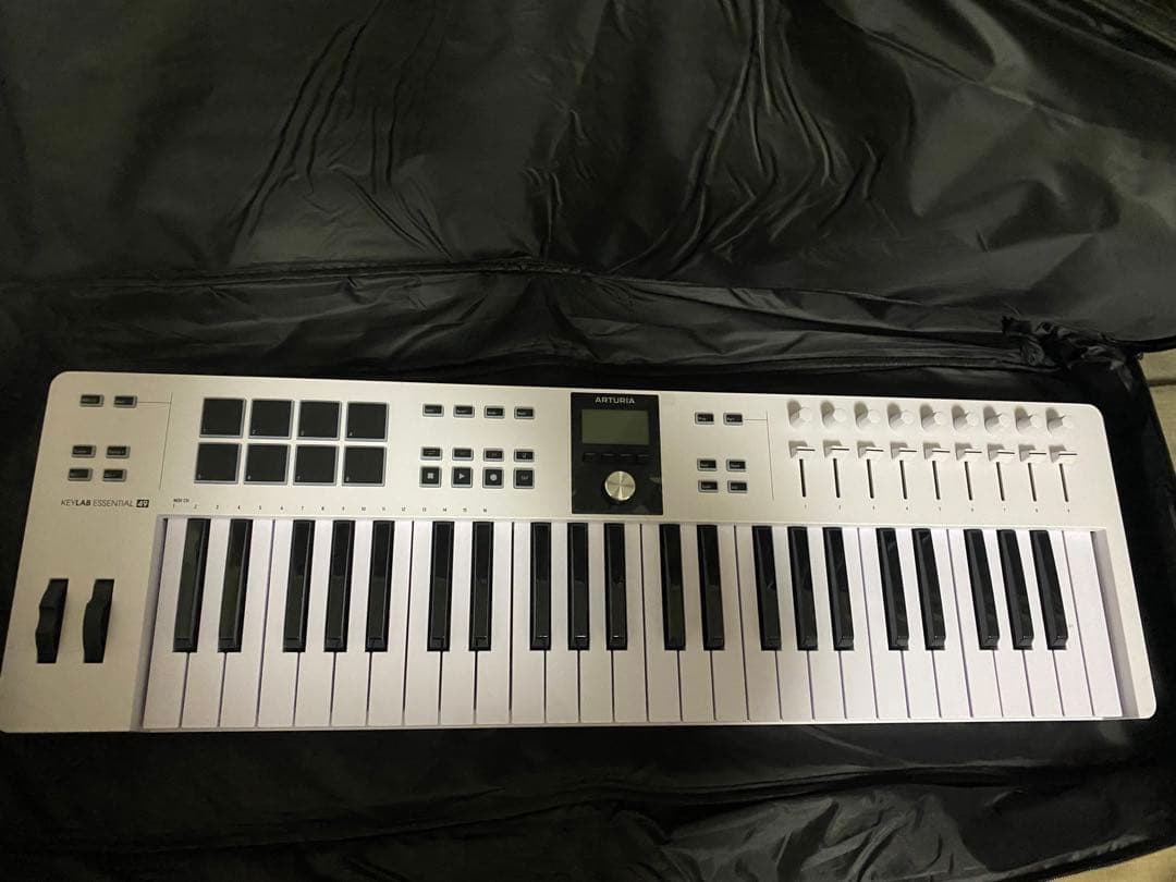 ARTURIA 49鍵 MIDIキーボード コントローラー　持ち運びバッグ付き