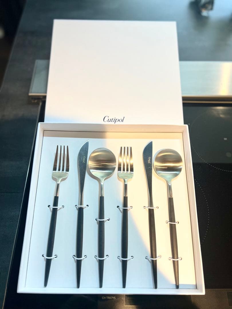 クチポール　カトラリー　ブラック