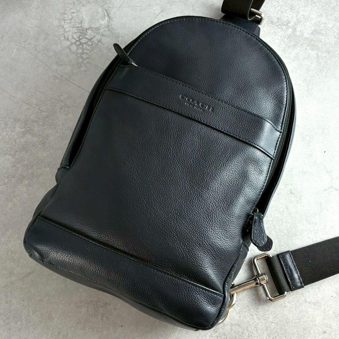 極美品 コーチ チャールズ ボディバッグ ビジネス レザー メンズ ネイビー