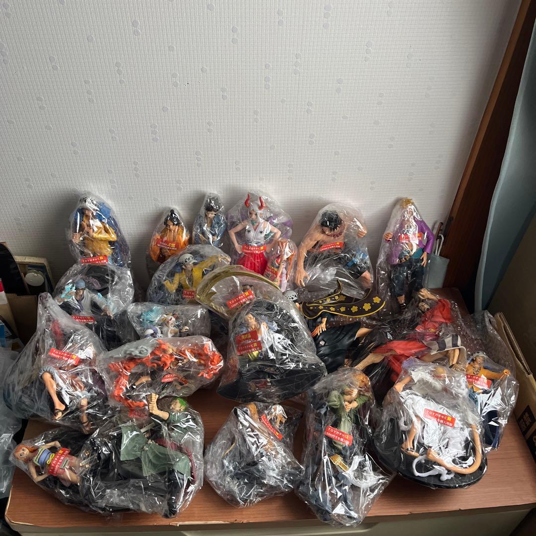 ワンピース、ドラゴンボール　フィギュア30体　まとめ売り