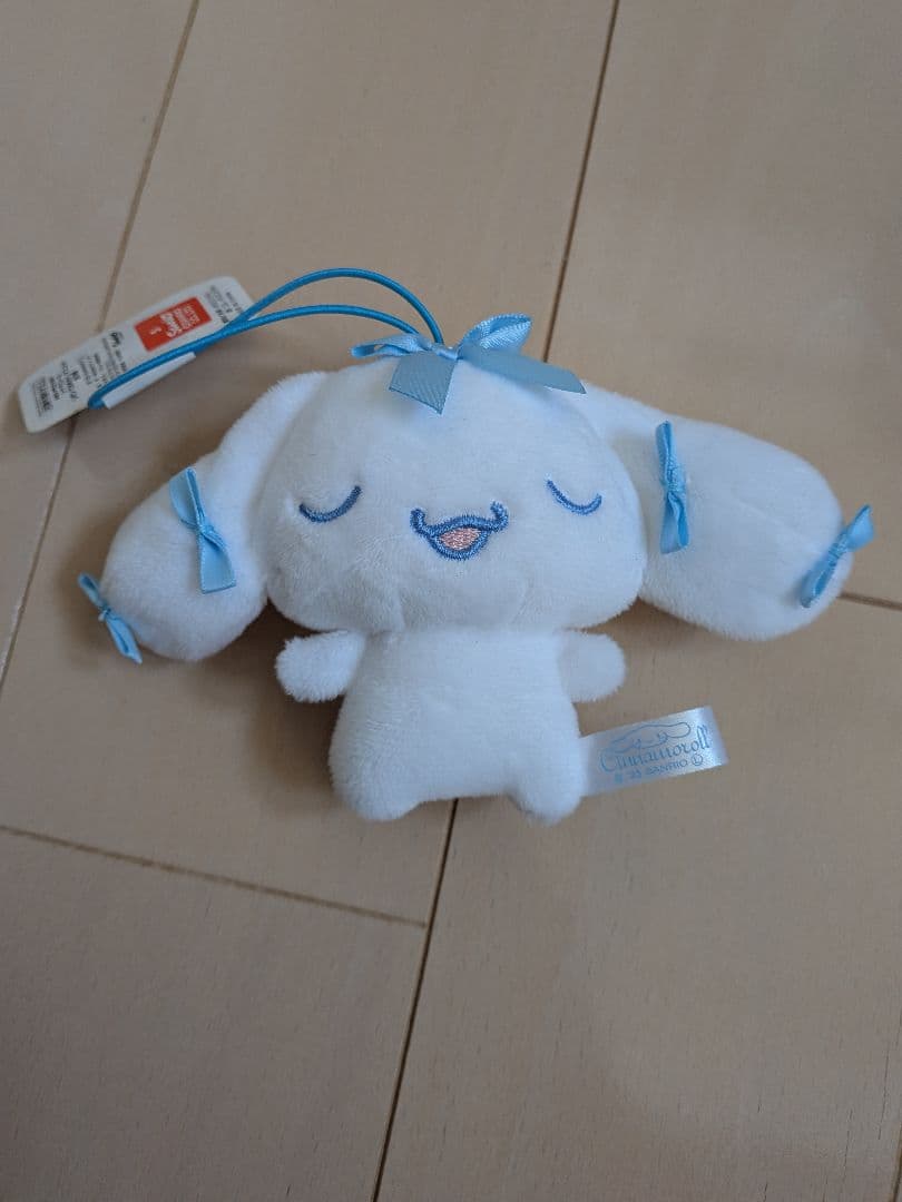 シナモンロール マスコットキーホルダー - メルカリ