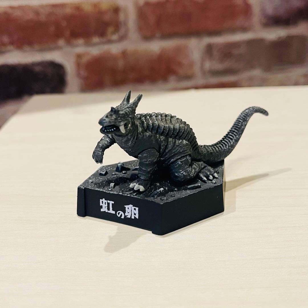 ウルトラ怪獣名鑑 シークレット 虹の卵 パゴス モノクロ ウルトラQ 12