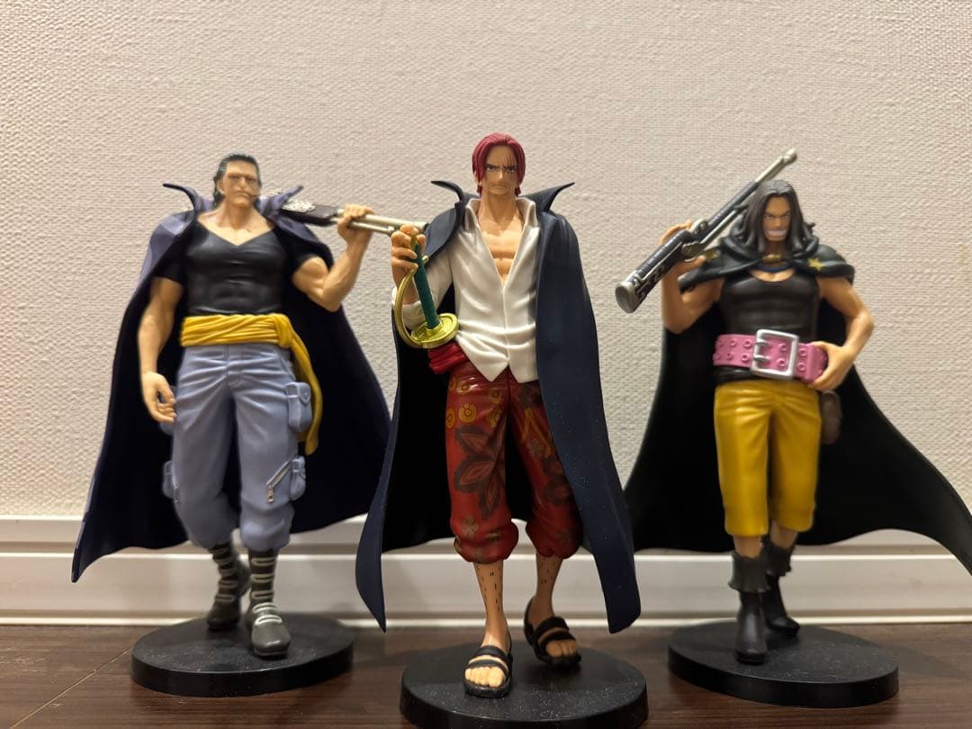 赤髪海賊団 出航セット ワンピースフィギュア - メルカリ