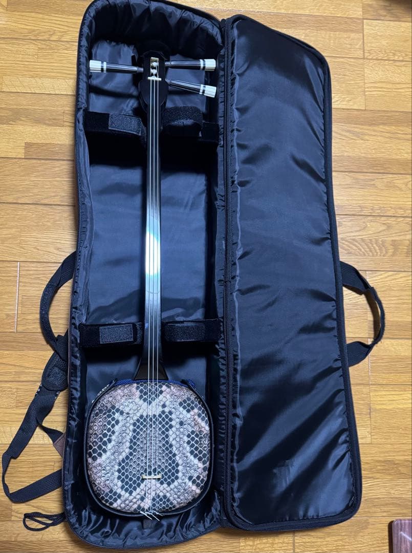 人工皮革 蛇柄三味線 専用ケース付き（値引き中）