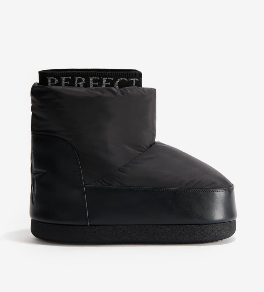 完売　PERFECT MOMENTコラボ　ブーツ　新品未使用