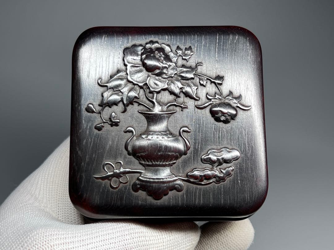 木製　小物入れ　紫檀　牡丹花　浮き彫り　極細工　文房具　中国美術　香合　美品