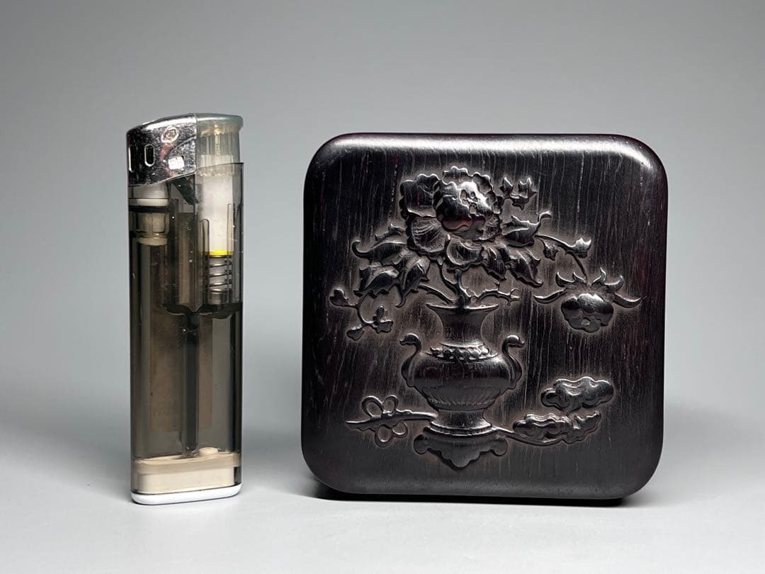 木製 小物入れ 紫檀 牡丹花 浮き彫り 極細工 文房具 中国美術 香合 美