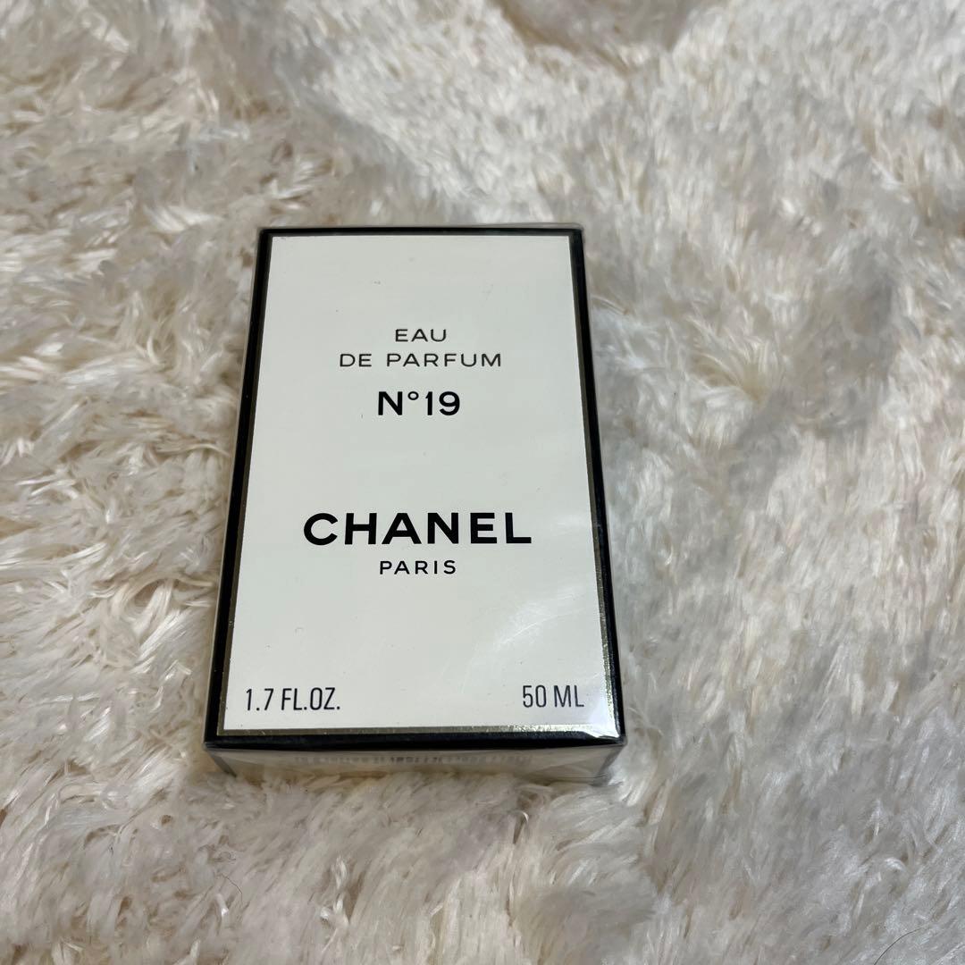 値下げ新品未開封CHANEL N°19 　　Eau de Parfum 50ml