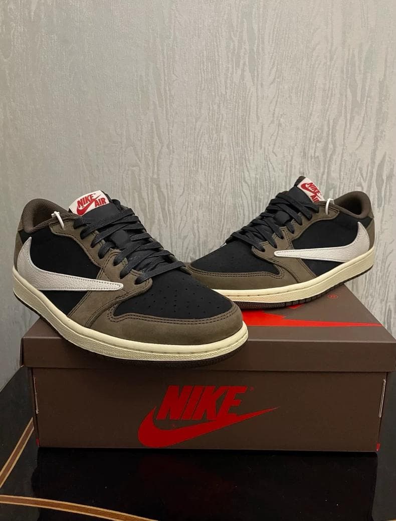 Travis Scott Nike Air Jordan 1 Low ダークモカ