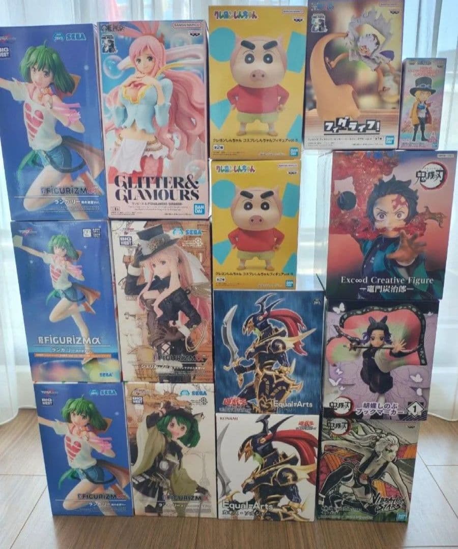 フィギュアまとめ売り　マクロス　ワンピース　鬼滅の刃　遊戯王　クレヨンしんちゃん