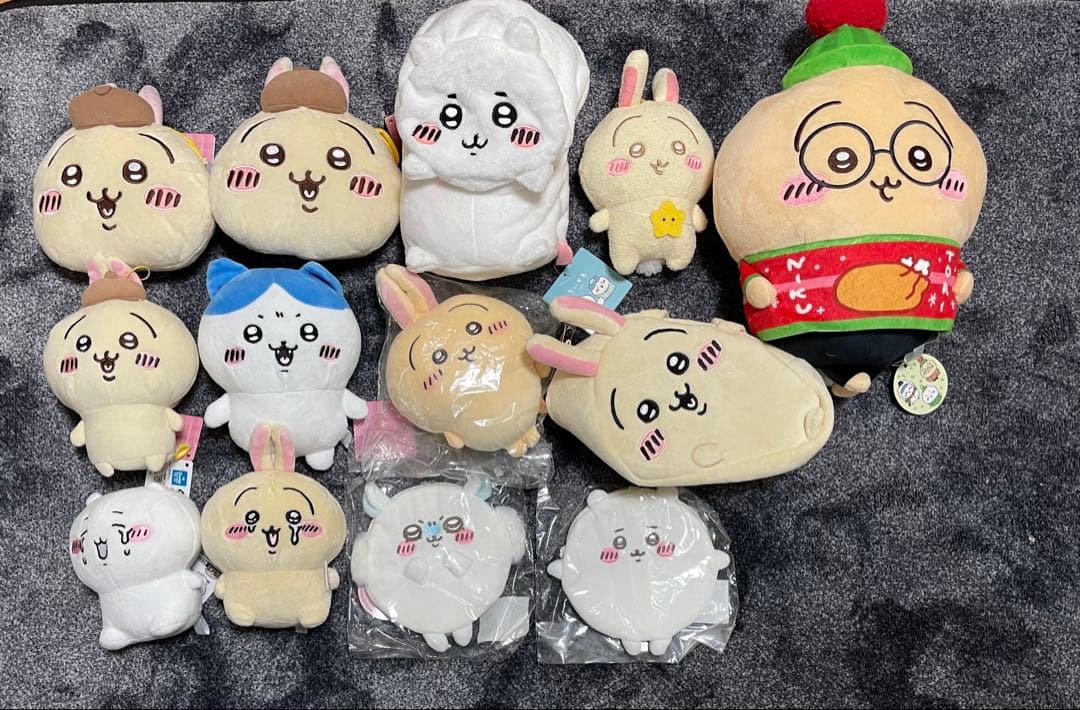 ちいかわプライズぬいぐるみ　ホリデイぬいぐるみ ちいかわ』ハチワレ、うさぎ、ラッコのプライズぬいぐるみがエイコー