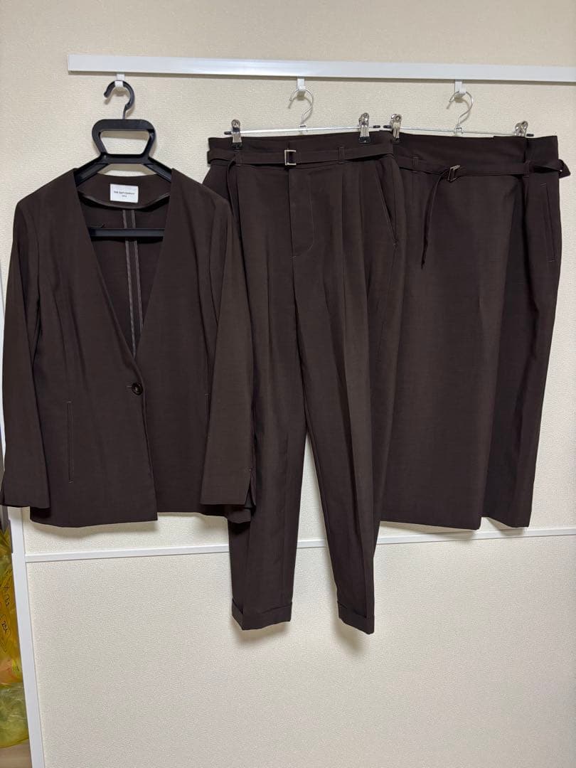 美品☆THE SUIT COMPANY 茶色レディーススーツ3点セット☆