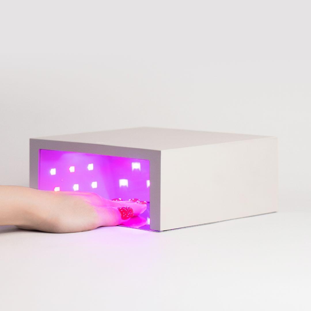 【新品・未開封】送料込み oui nails ネイルライト 美容機能付き