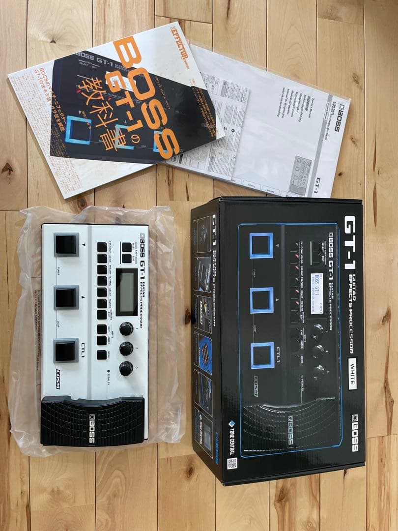美品　限定カラー　BOSS GT-1 ホワイト　教則本付