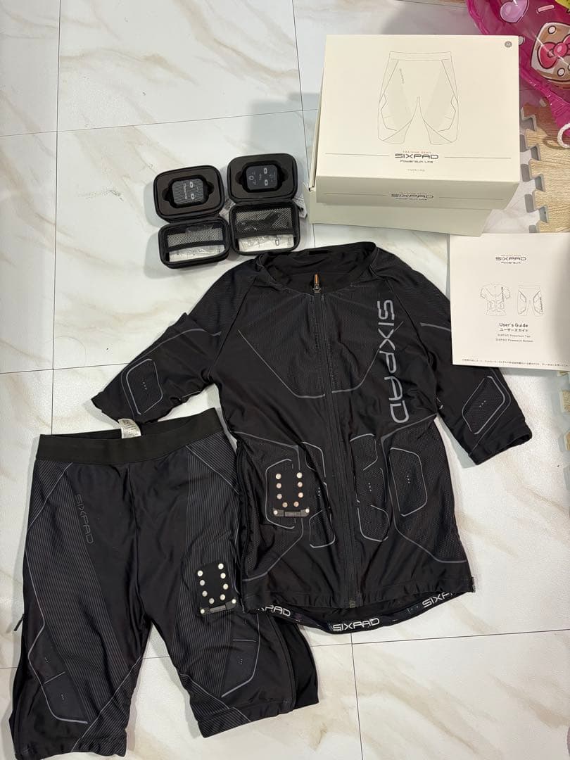セ*レ様 正規品 SIXPAD Mサイズ メンズ パワースーツ 上下セット シッ