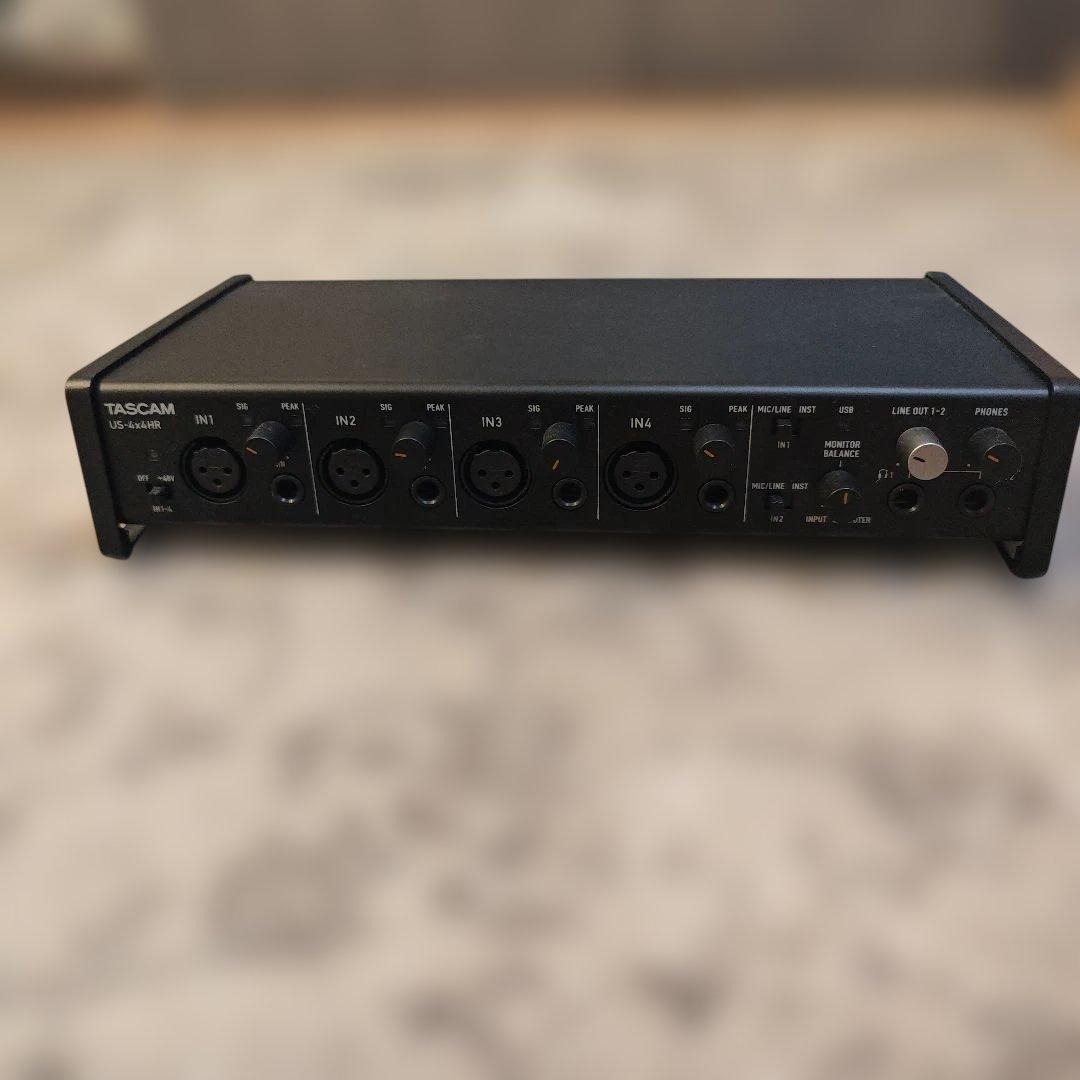 TASCAM US-4x4HR オーディオインターフェイス US-4x4HR | 4MIC, 4IN/4OUT 192kHz対応USBオーディオインターフェース