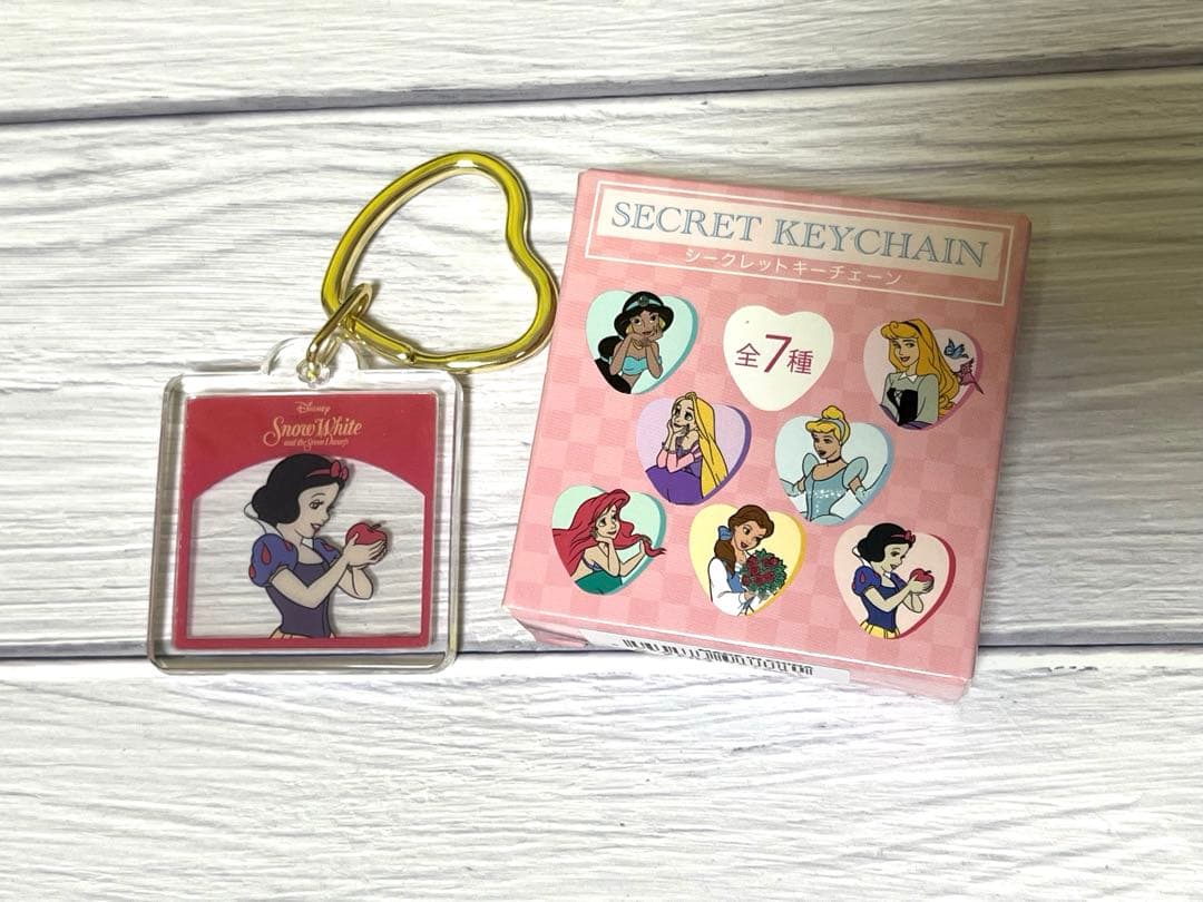 ディズニープリンセス キーチェーン 白雪姫 - メルカリ