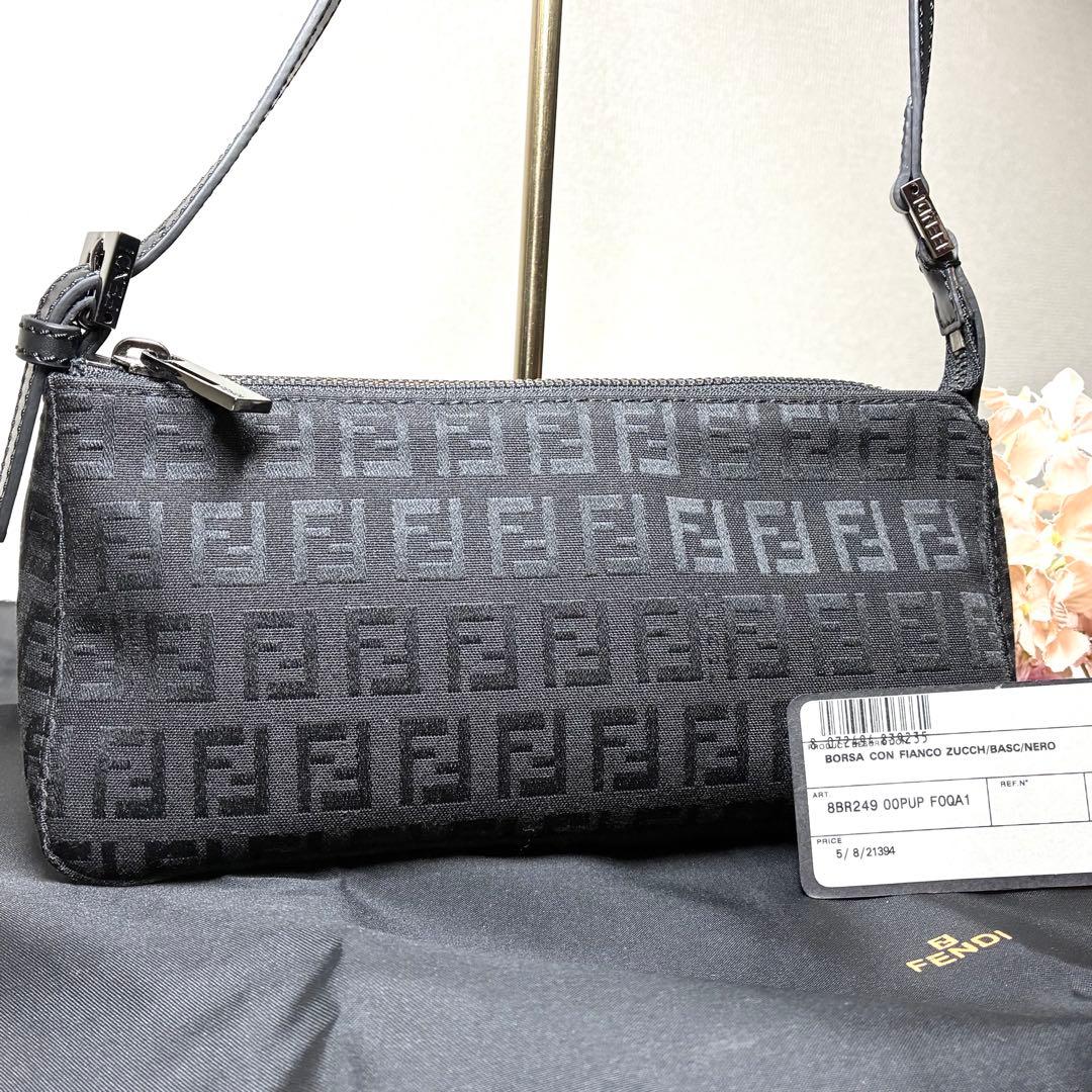 【未使用級】　FENDI フェンディ　アクセサリーポーチ　ズッキーノ　カード付き