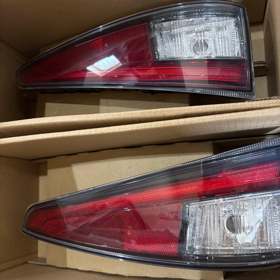 プリウス50 テールランプ1台分　内地仕様 50プリウス 純正+αのデザイン ZVW50/51/55 50系プリウス 前期 純正