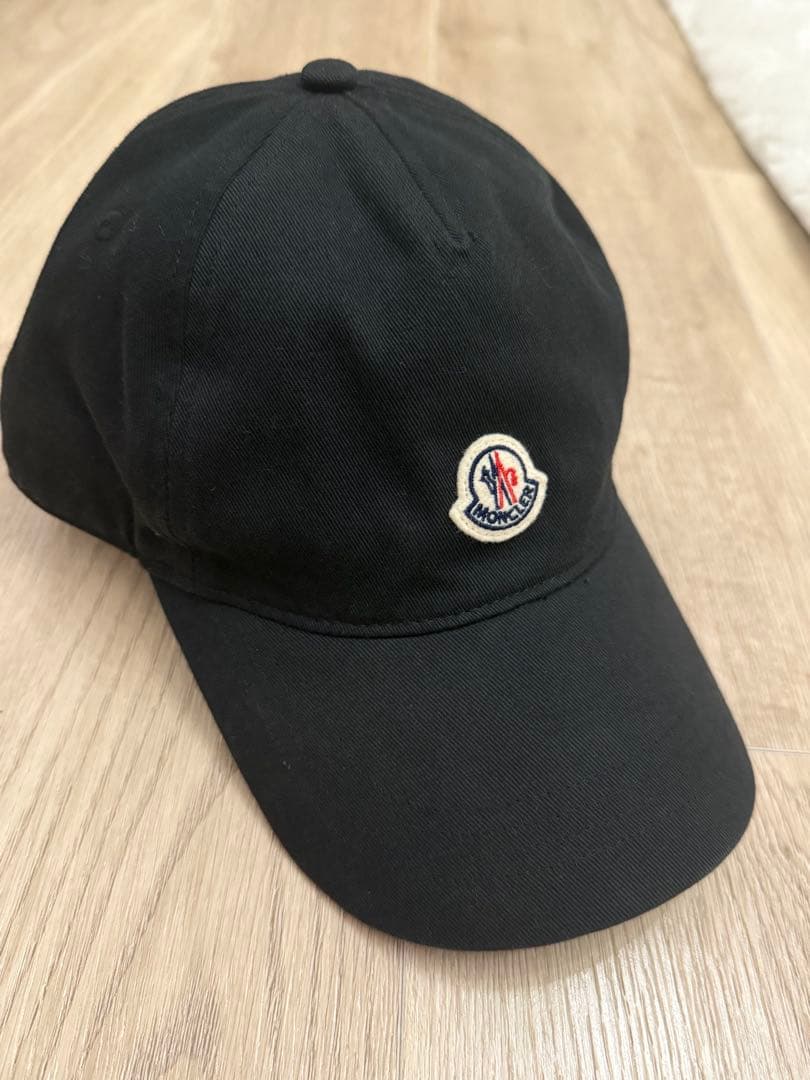 MONCLER ブラック ベースボールキャップ　レディース