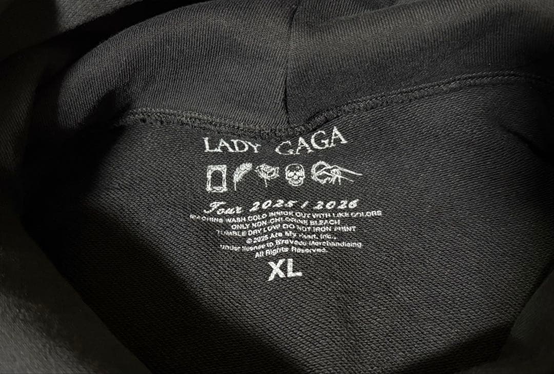 新品！レディーガガ Lady Gaga 2026 ライブ パーカー グッズ XL - メルカリ