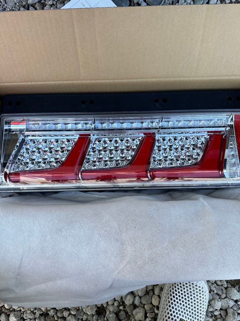 KOITOテール　ノーマルターン　３連 Amazon | KOITO(小糸製作所) オールLEDリアコンビネーションランプ3連