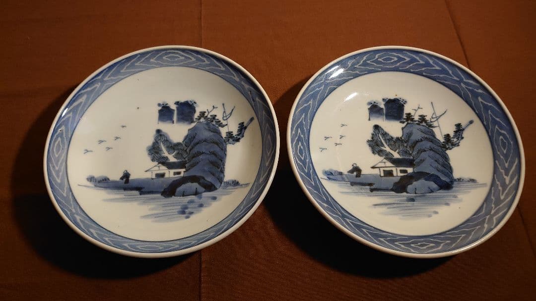 李朝　古玩　古染付　染付　中皿　菓子皿　茶道具　蔵出し　２客 掌の骨董87.贋作・伊万里染付花唐草文輪花小皿 | 掌（てのひら）の骨董