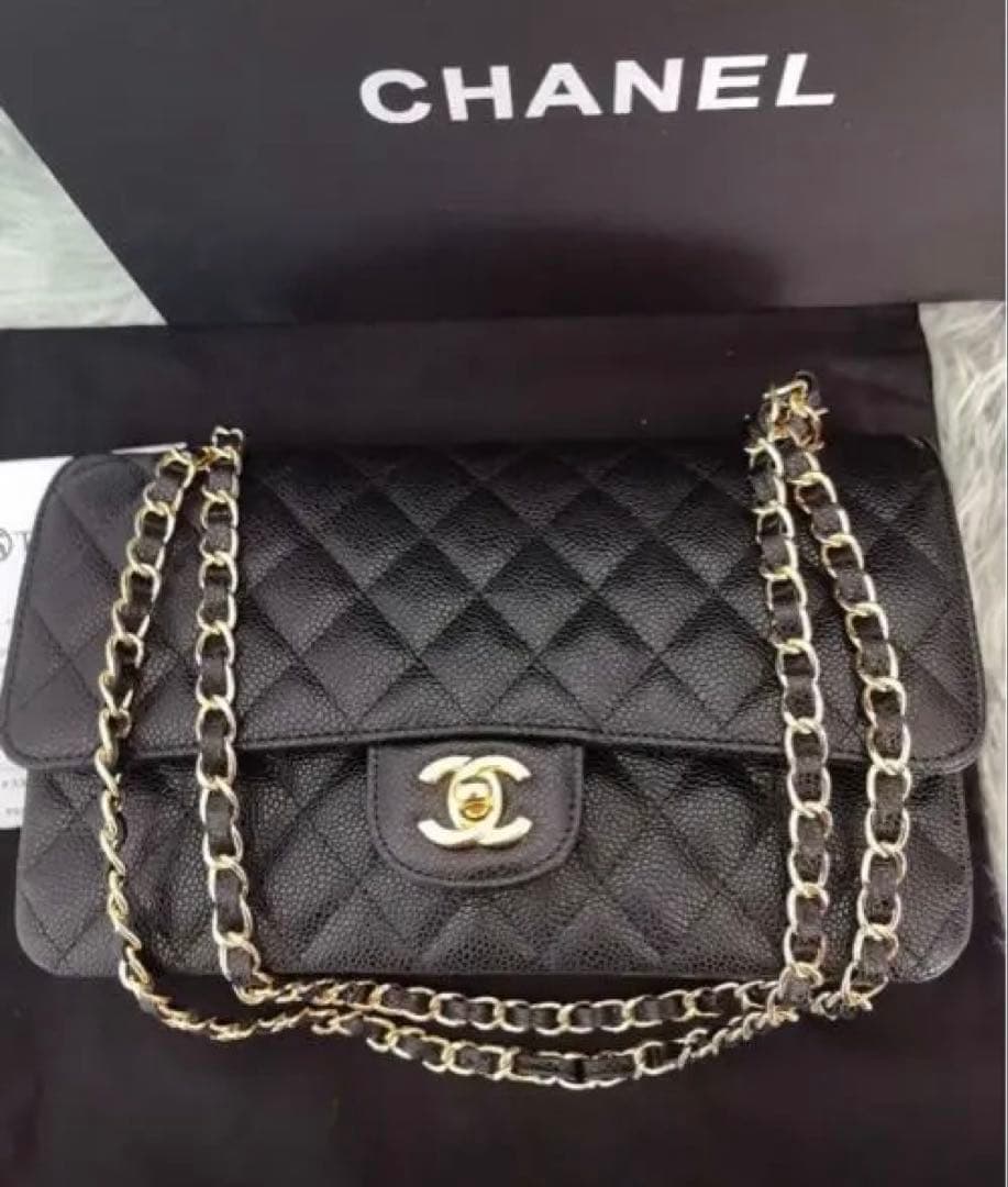 CHANEL ブラック キルティング ショルダーバッグ　ノベルティ CHANEL ロゴハンドル キルティング ショルダーバッグ ノベルティ