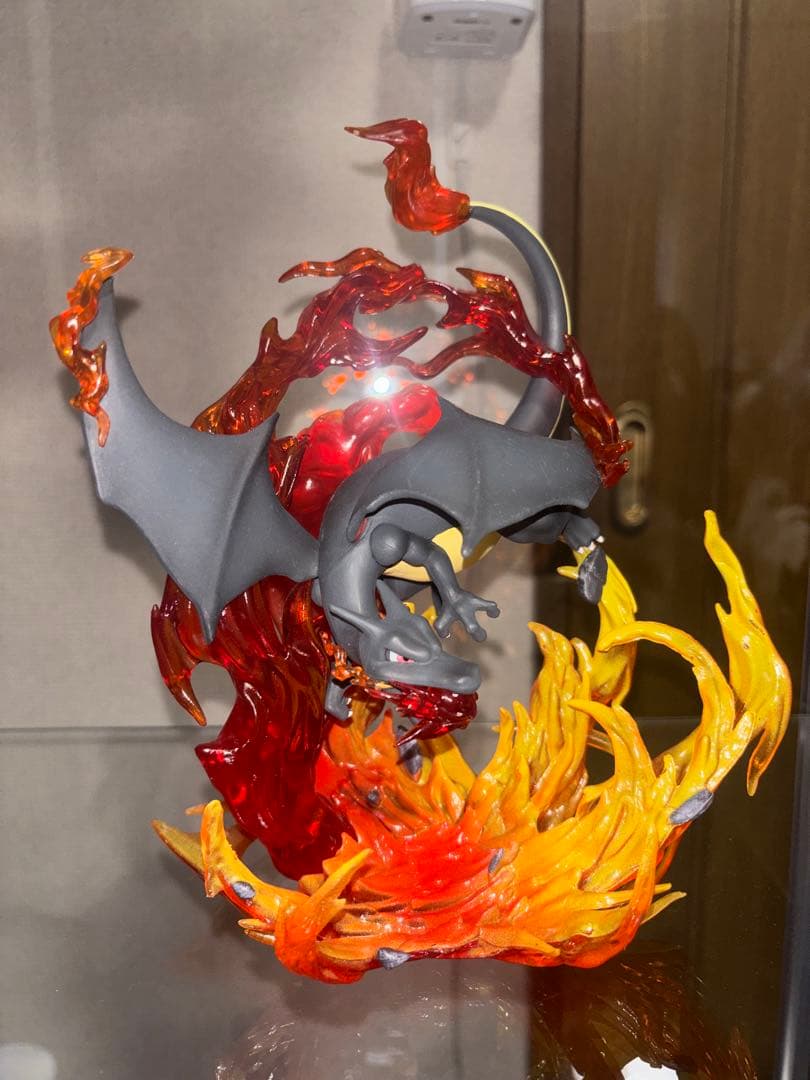 リザードン 色違い フィギュア