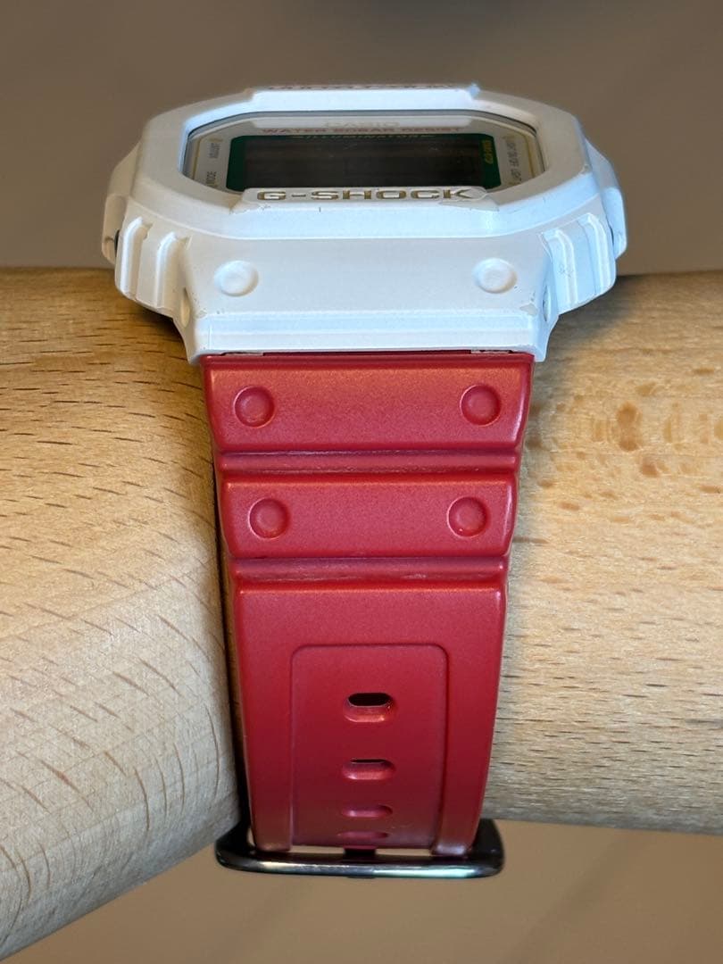 G-SHOCK/限定/バイカラー/DW-5600/招き猫/スピード/時計/赤×白 - メルカリ