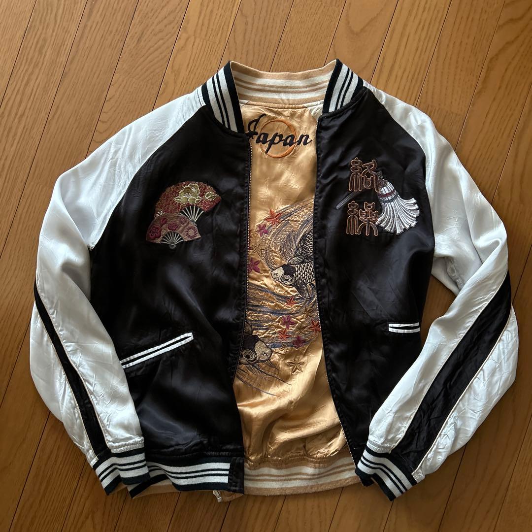 絡繰KARAKURI リバーシブルスカジャン 鯉　兜　纏　金/黒　Ｍサイズ