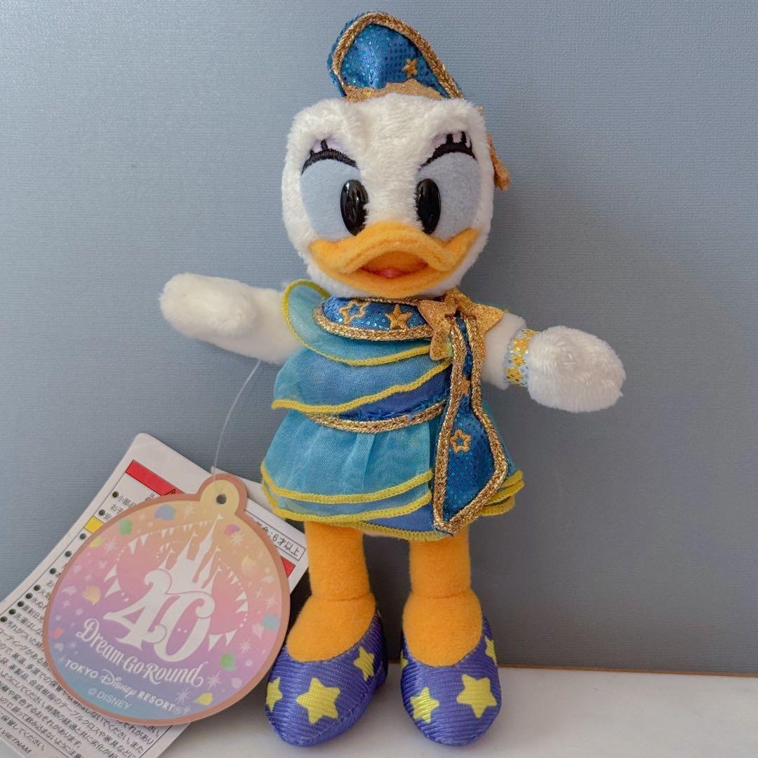 ディズニーランド40th デイジーダック ぬいぐるみバッジ - メルカリ