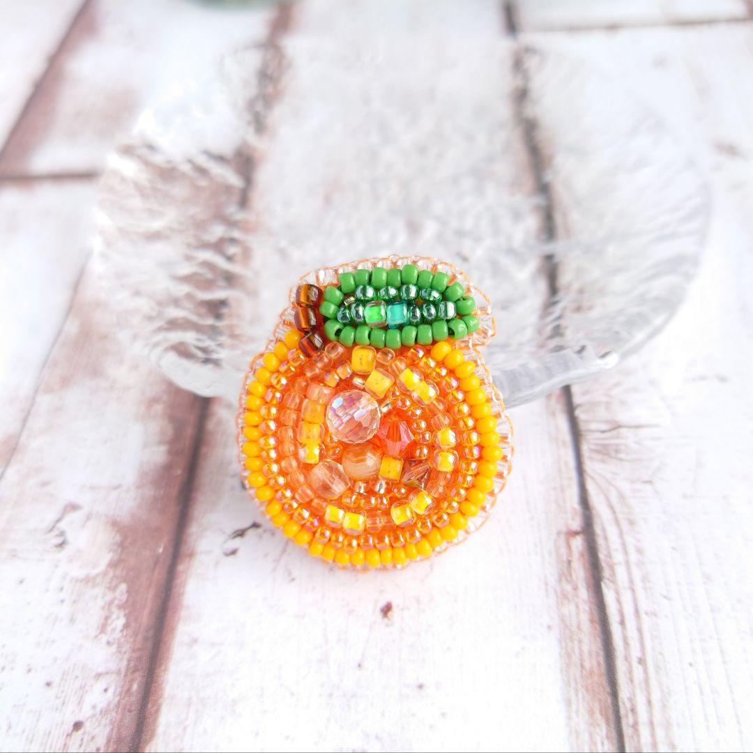 オレンジモチーフ ビーズ刺繍ブローチ ハンドメイドアクセサリー
