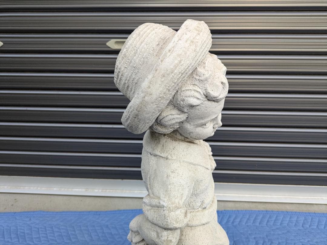 478 イタリア製 石像 花束を持つ子ども ガーデンオーナメント