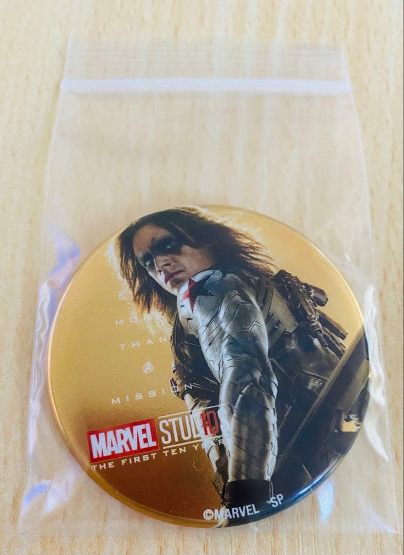 MARVEL アベンジャーズ 10周年 缶バッジ　バッキー