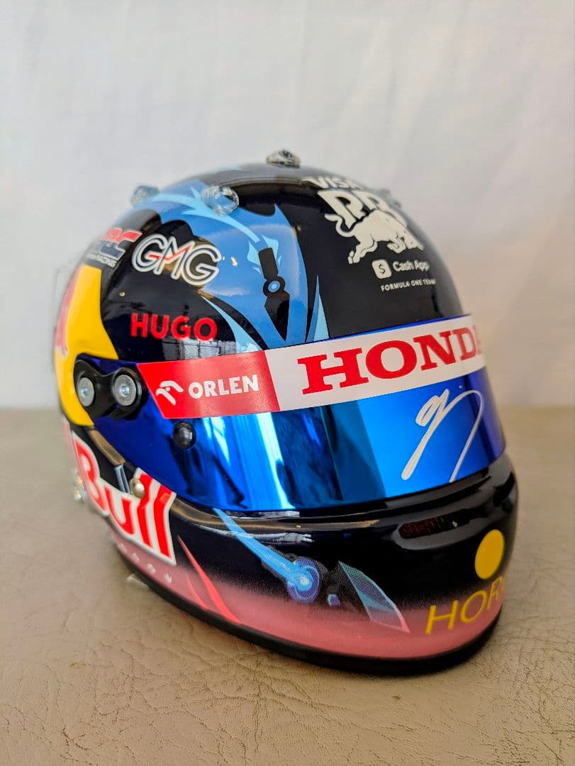 角田裕毅　ヘルメット1/2　サイン入　F1　レーシングブルズHONDA　おまけ付 角田裕毅 ヘルメット1/2 サイン入 F1 レーシングブルズHONDA おまけ付
