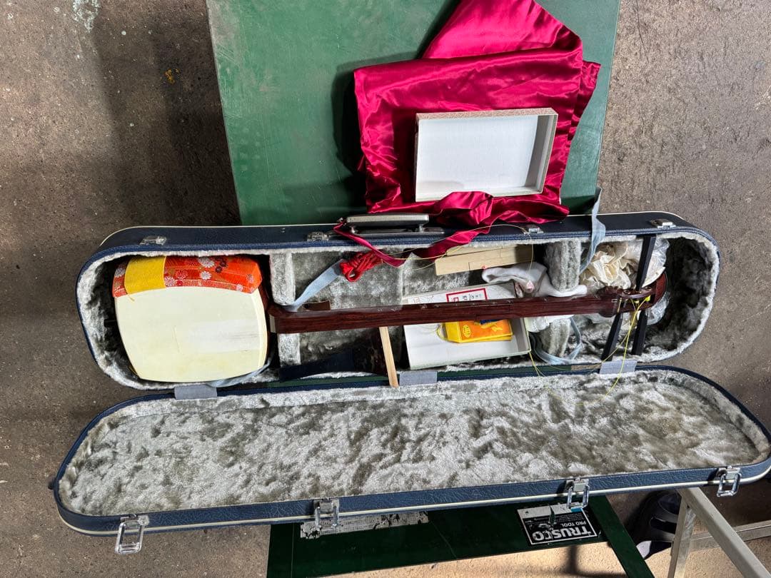 9-津軽三味線?　高級糸巻き 紅木？ハードケース&付属