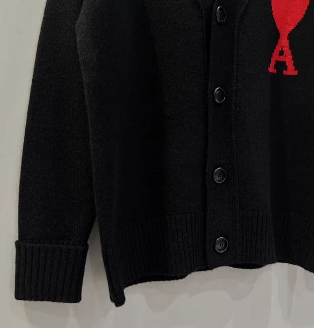 Amiparis カーディガン 黒 ハート刺繍 ポロニット 男女兼用 S - メルカリ