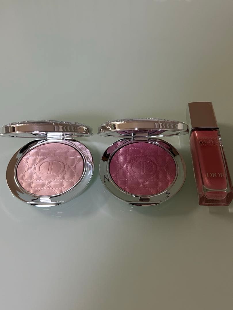 ディオールスキンフォーエバー グロウルミナイザー グロウマキシマイザー212