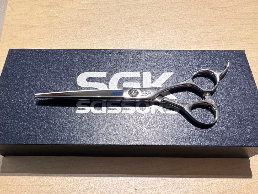 SGK シザー zenth 専用箱付き　美容師ハサミ