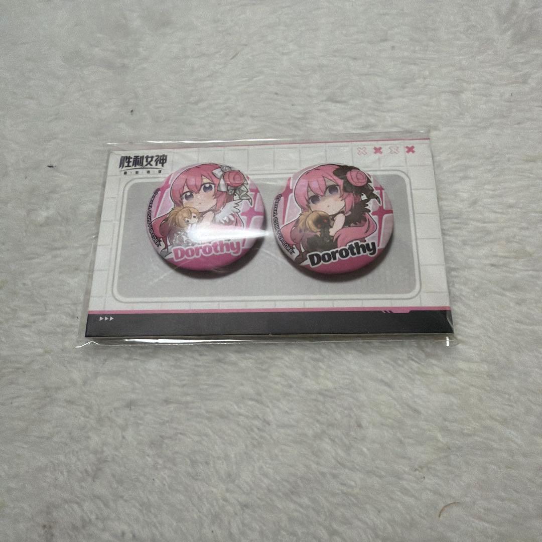 勝利の女神 NIKKE メガニケ 中国 特典缶バッジ ドロシー - メルカリ