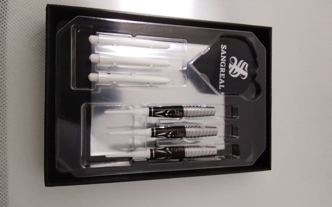 サングリアル!坂口優希恵!極美品!新品同品!付録未開封!ダーツセット