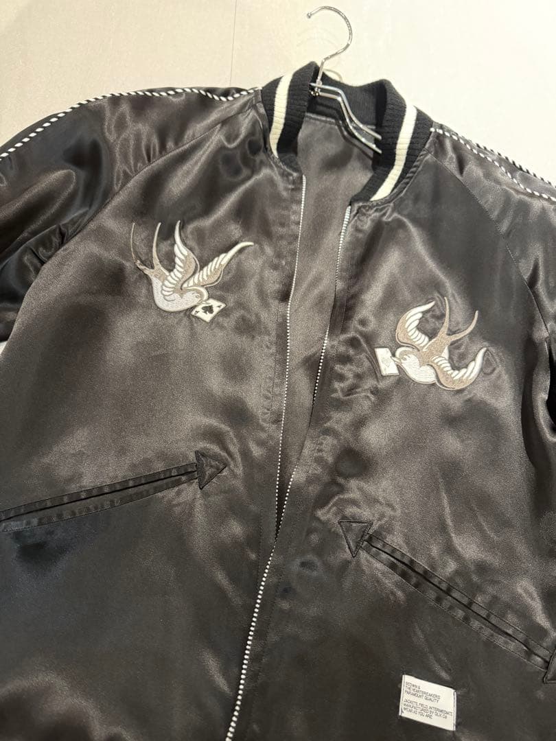 【超美品】高級感溢れるサテン地 ツバメ刺繍 ボンバージャケット 黒 楽天市場】刺繍 メンズ 光沢 とら アウター サテン ブルゾン