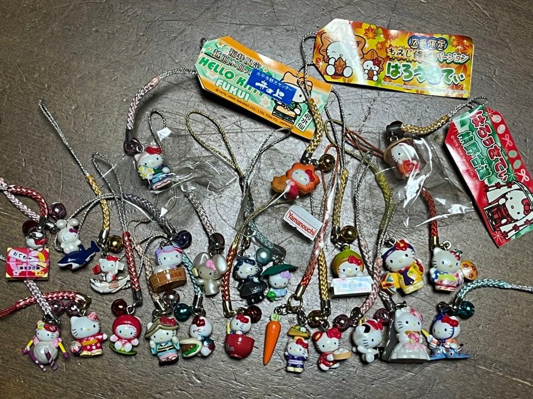 ハローキティ ご当地ストラップ 24個