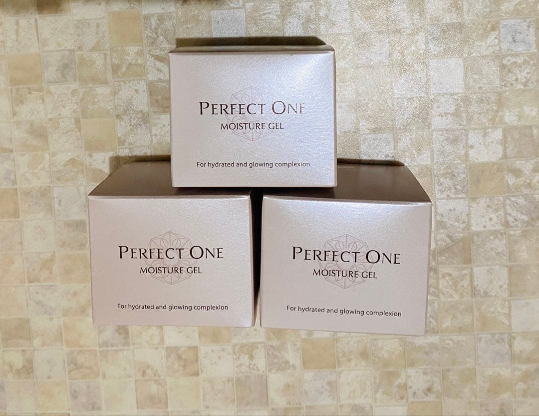 【新品未開封3個セット】　パーフェクトワン　モイスチャージェル（美容液ジェル）