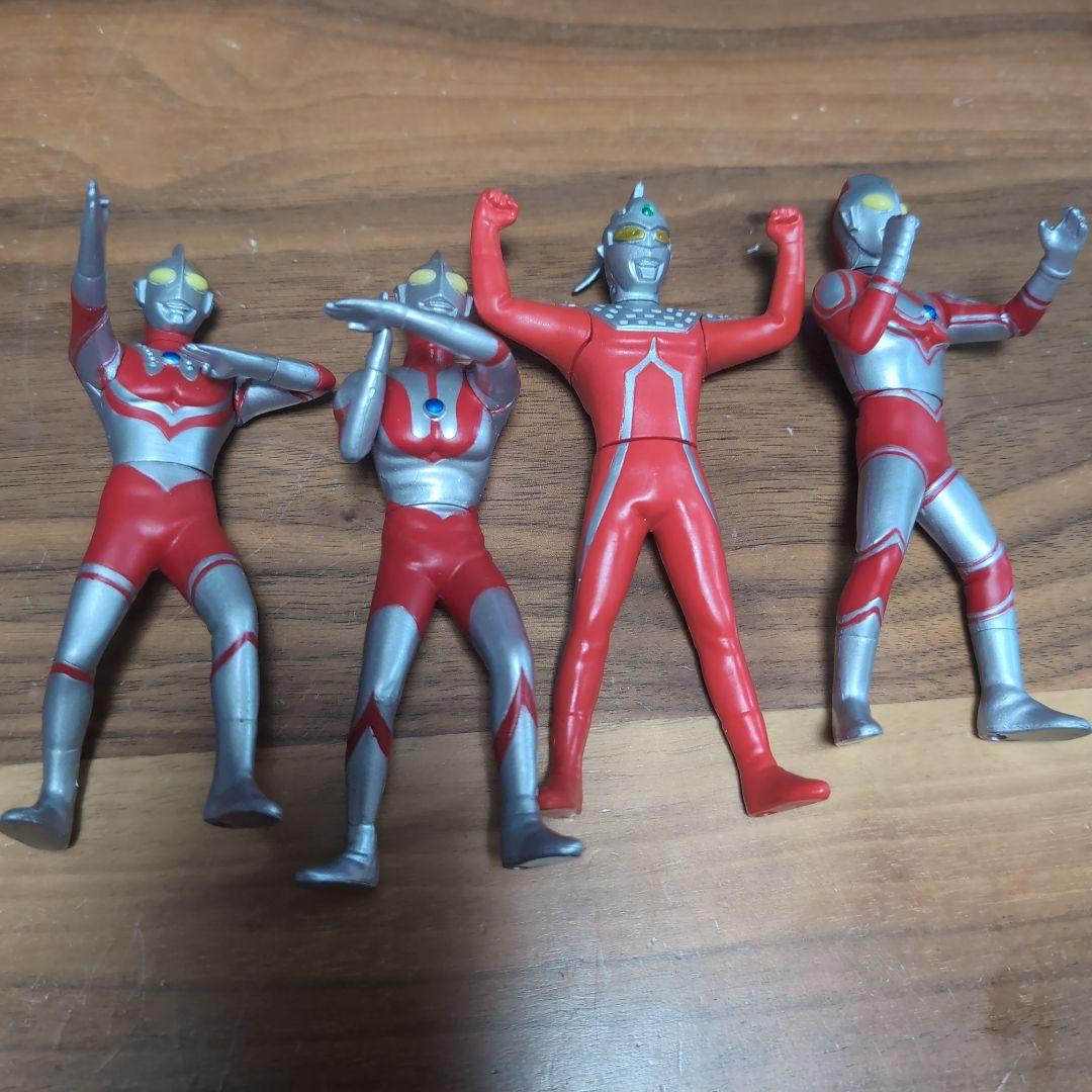 歴代ウルトラマン大全集 フィギュア 32体 - メルカリ